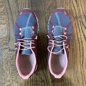 Colorful ON-Running shoes in size 8.5